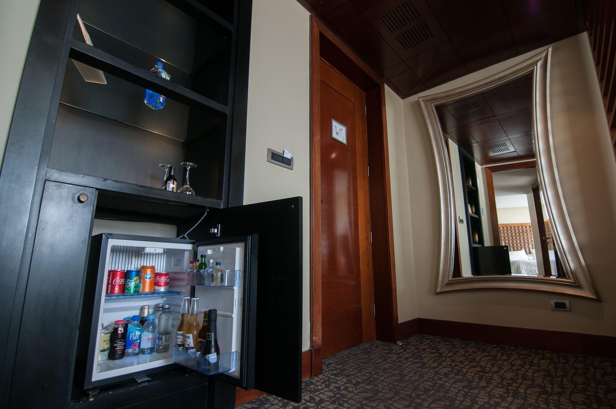 Enjoy Vina Del Mar Hotel Ngoại thất bức ảnh A mini-bar in a hotel room