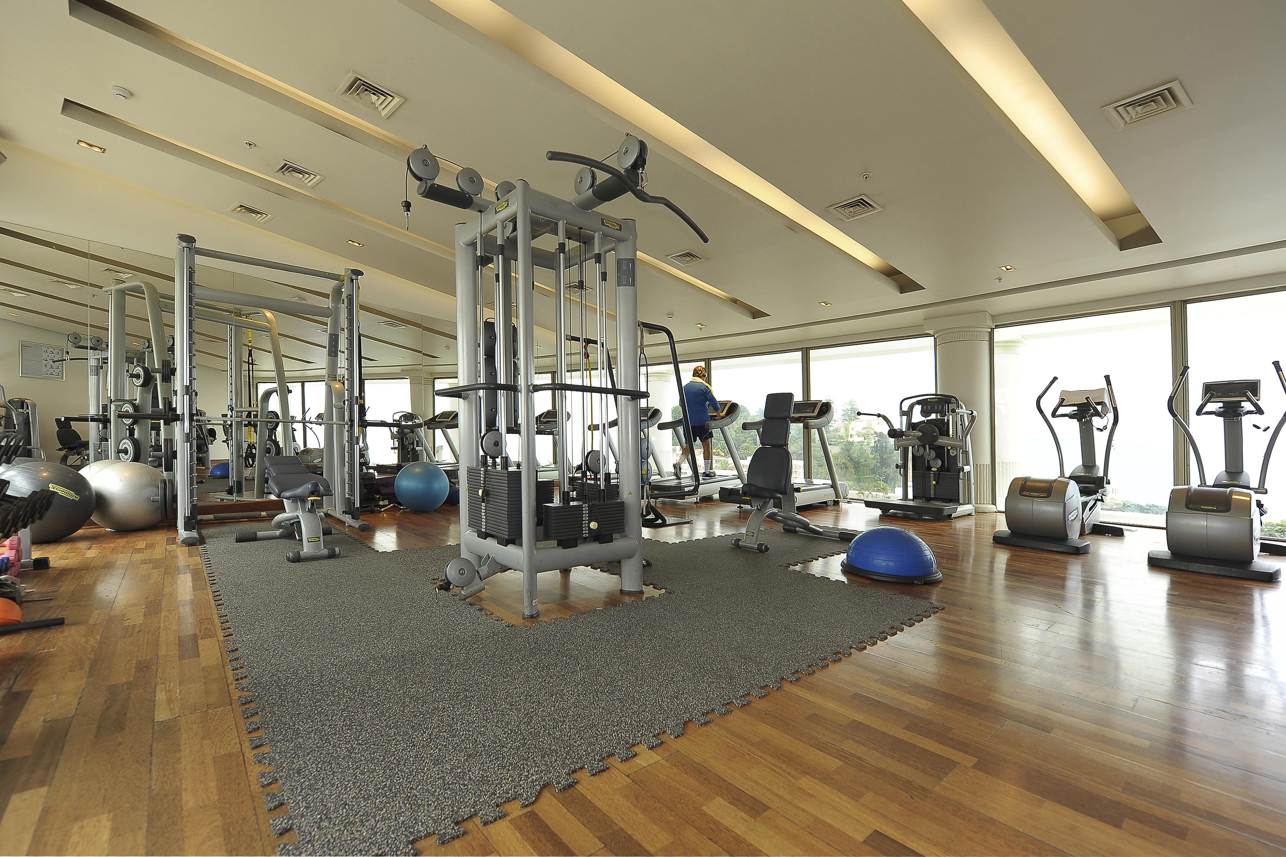 Enjoy Vina Del Mar Hotel Ngoại thất bức ảnh A gym at a hotel